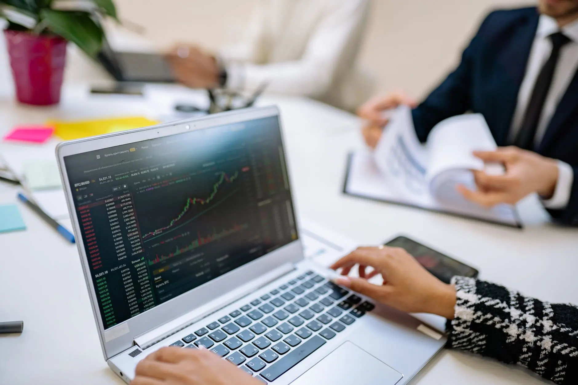 Integracija webshopa sa ERP: Prednosti, plaćanja i analitika